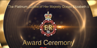 加拿大国会议员为新华会百名杰出贡献人士颁发英国女王登基70周年的白金禧徽章