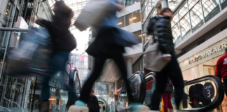 加拿大7月份零售额下降2.5%