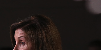 佩洛西在丈夫被定罪后出席公开活动 发言得到嘘声一片