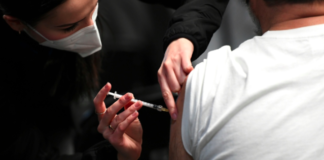 安省18岁及以上居民今起可接种二价疫苗