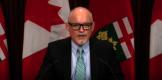 安省首席卫生官敦促大家佩戴口罩并警告COVID-19高峰卷土重来