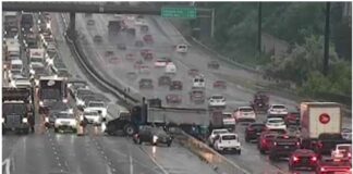 Gardiner高速发生卡车事故,双向车道严重受阻