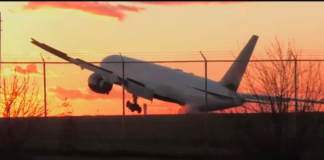 一段视频记录了加拿大航空飞机在多伦多皮尔逊国际机场的颠簸着陆