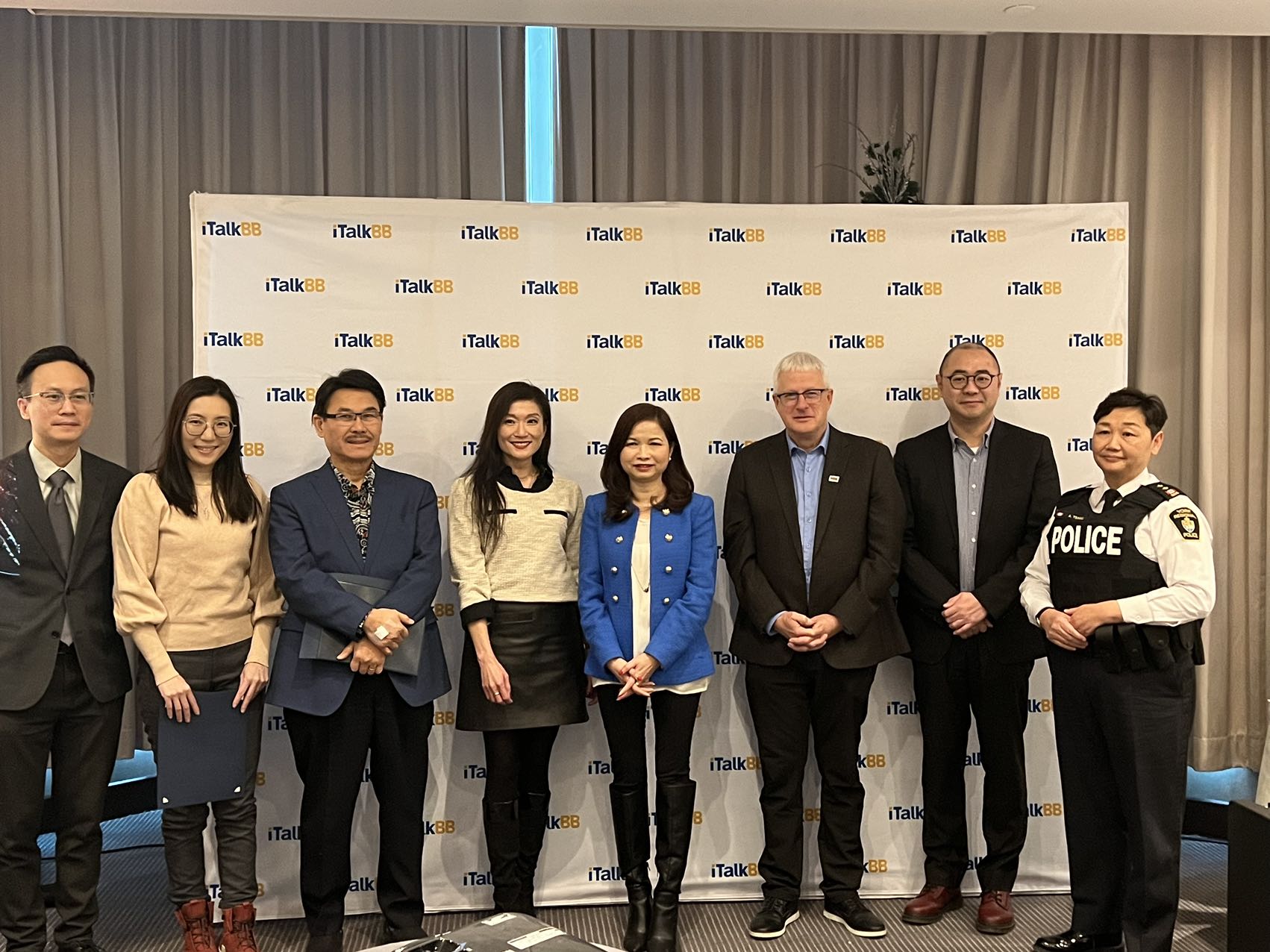 iTalkBB 登陆北美市场20周年崭新科技全天候各方位服务华人社区