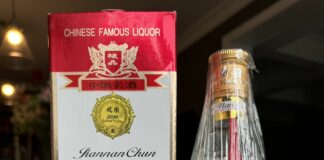 酒逢知己千杯少 把酒言欢剑南春