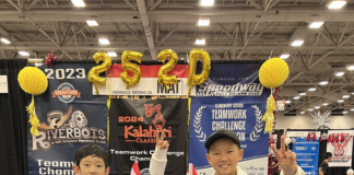 万锦华裔少年Carlton Zhang与Stefan He荣获2024年VEX IQ机器人世界冠军
