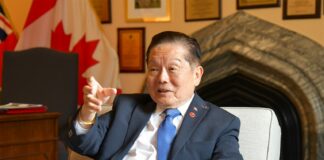 中流砥柱 华人之光——访加拿大联邦参议员胡子修