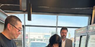 多伦多夏季美食节今日回归!邹至蕙市长现身华人餐馆学做串串,支持本地餐饮业