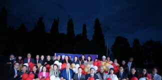 万锦市政厅广场璀璨亮灯 —— 2025万锦市FCCM中秋灯会美食节盛大启幕